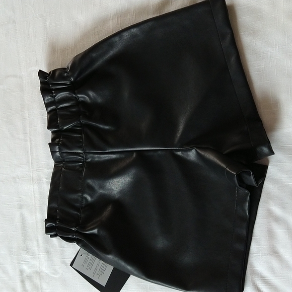 Black faux leather shorts paper bag size Xsmall - Picture 6 of 17
